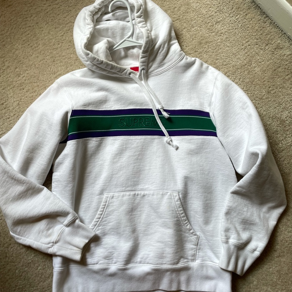 Small white supreme hoodie